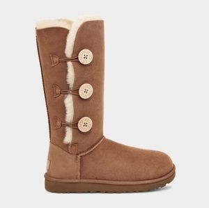 🏆 UGG Bailey Triple Button, Women's 9